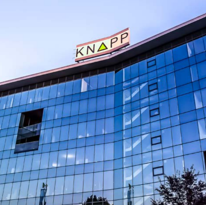 Front der Glasfassade Firmensitz Knapp
